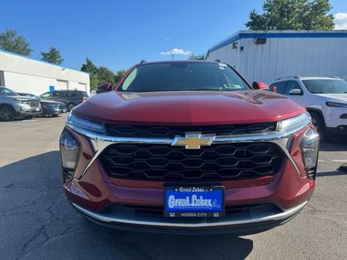 Used 2024 Chevrolet Trax LT FWD image 7
