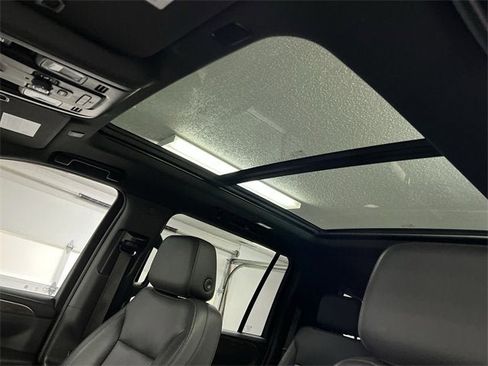 Used 2021 Chevrolet Suburban Z71 w/ Luxury Package image 18