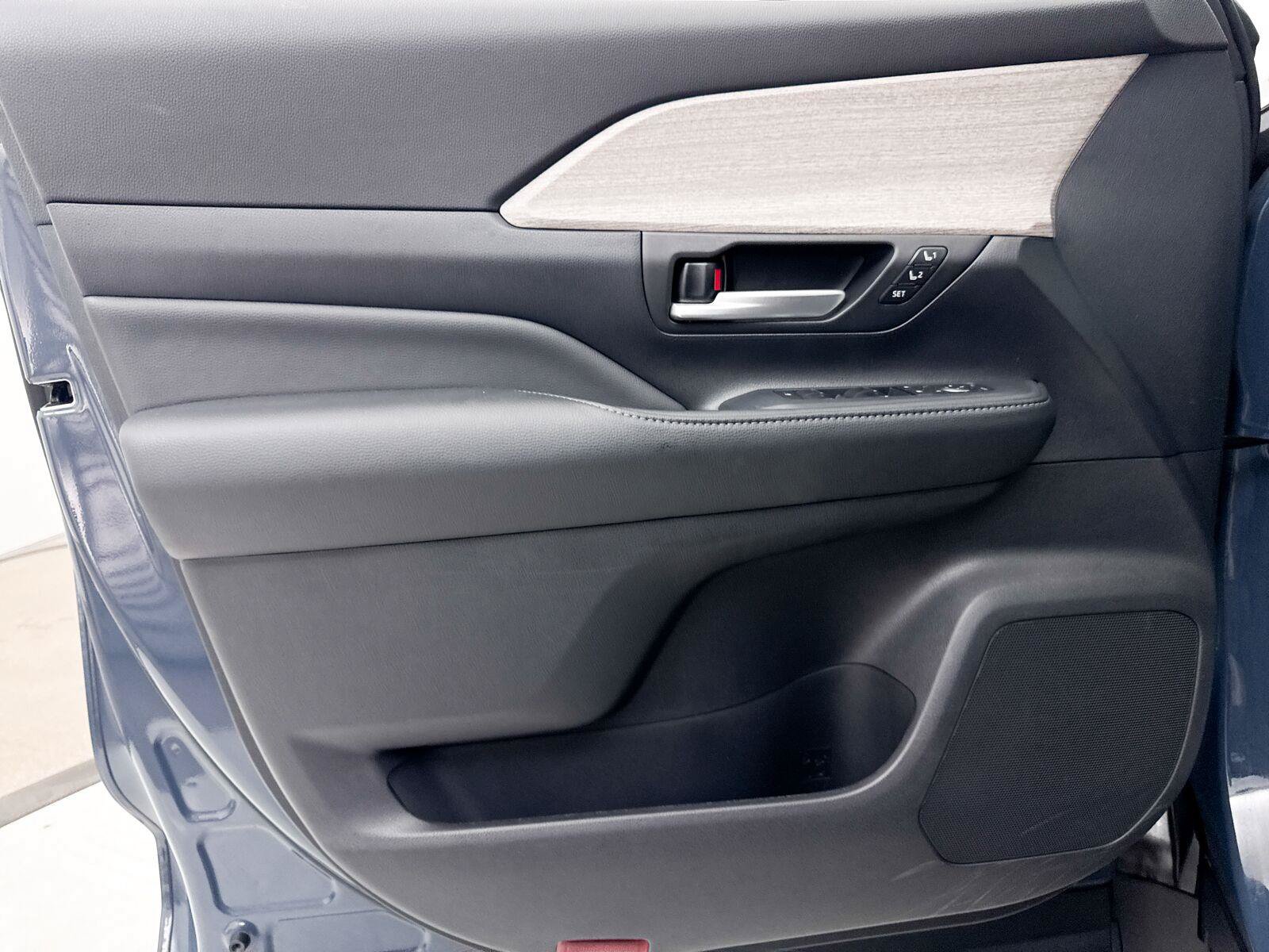 Used 2025 Toyota Grand Highlander FWD image 30