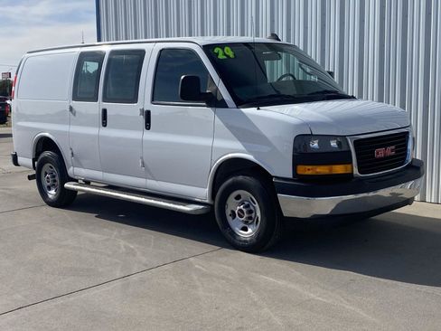 Used 2024 GMC Savana 2500 w/ Driver Convenience Package RWD image 3