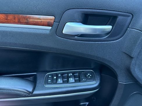 Used 2012 Chrysler 300 RWD image 12