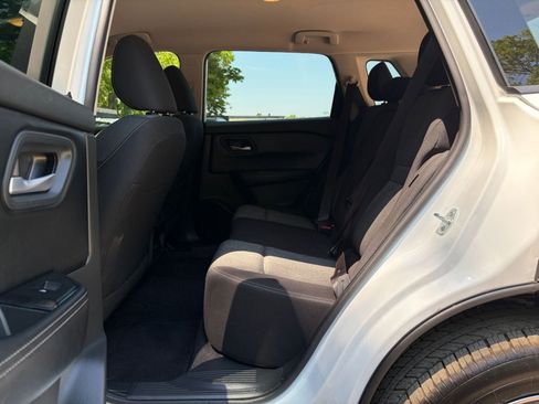 Used 2025 Nissan Rogue SV FWD image 28