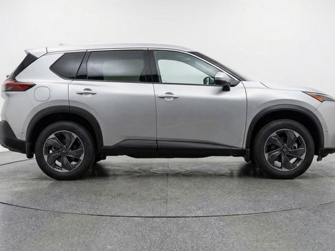 Used 2025 Nissan Rogue SV FWD image 11