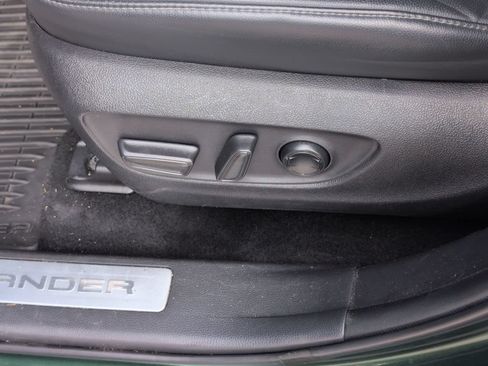 Used 2023 Toyota Highlander Limited FWD image 16