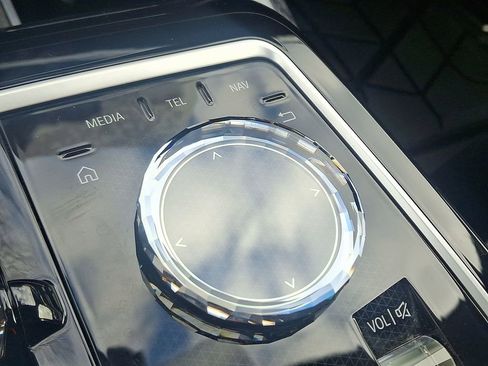 Used 2025 BMW 760i xDrive w/ Executive Package image 25