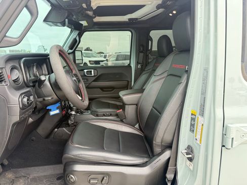 Used 2024 Jeep Wrangler Unlimited Rubicon AWD/4WD image 5
