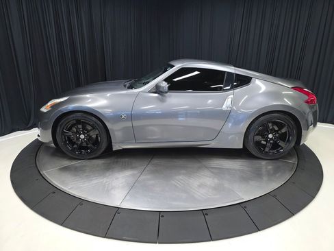 Used 2014 Nissan 370Z Coupe RWD image 10
