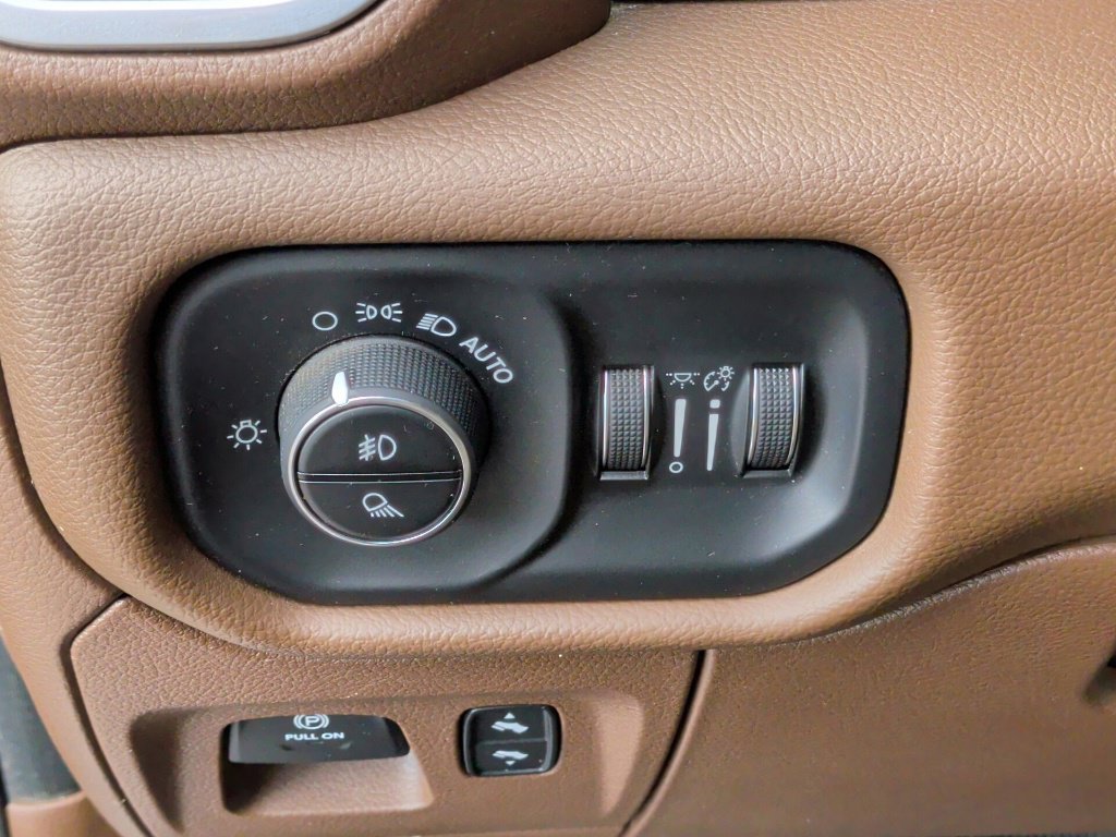 Used 2020 RAM 1500 Laramie RWD image 15