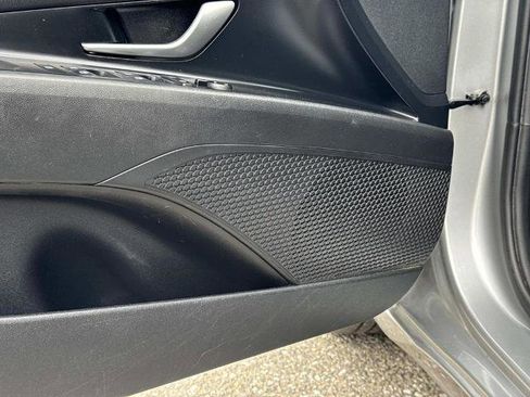 Used 2021 Hyundai Elantra SE FWD image 19
