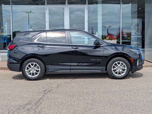 Used 2023 Chevrolet Equinox LT FWD image 2