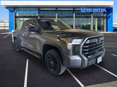 Used 2025 Toyota Tundra Limited AWD/4WD image 1