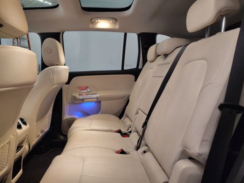 Used 2022 Mercedes-Benz GLB 250 4MATIC image 26