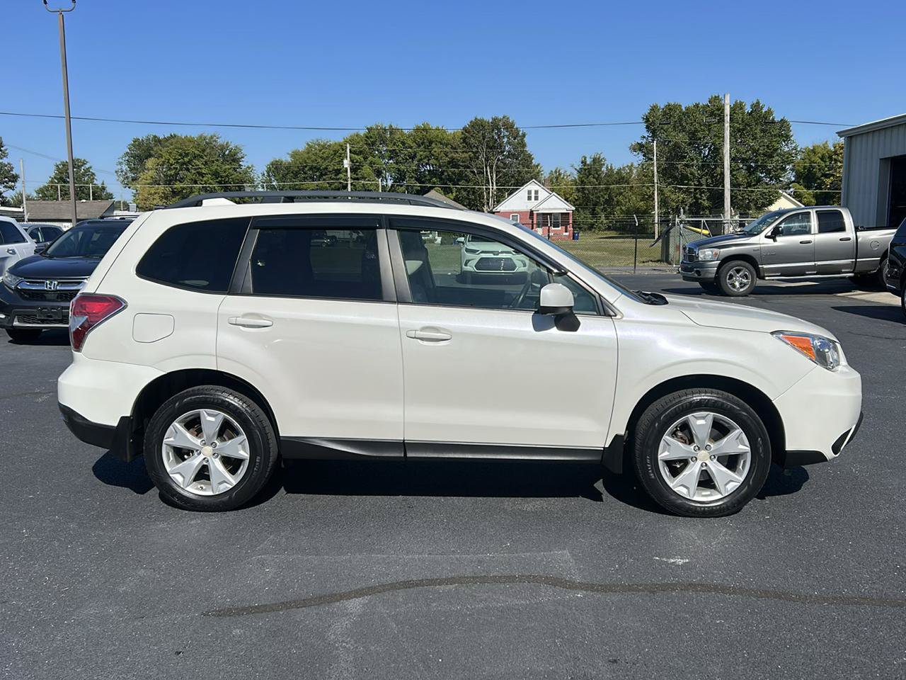 Used 2016 Subaru Forester 2.5i Premium w/ All-Weather Package AWD/4WD image 4