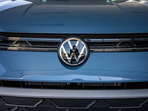 New 2026 Volkswagen Taos SE image 8