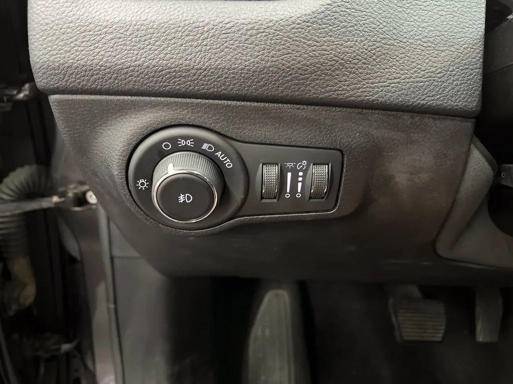 Used 2018 Jeep Compass Latitude w/ Popular Equipment Group AWD/4WD image 26