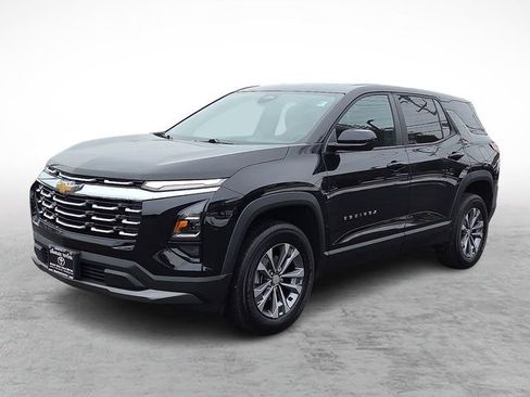 Used 2025 Chevrolet Equinox LT image 3