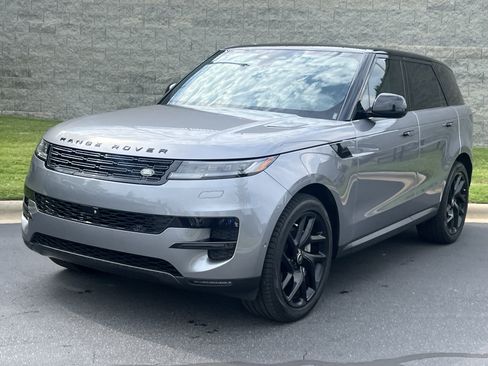 Used 2024 Land Rover Range Rover Sport SE AWD/4WD image 2