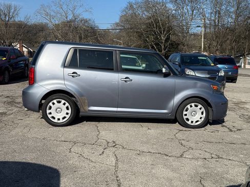 Used 2010 Scion xB image 29
