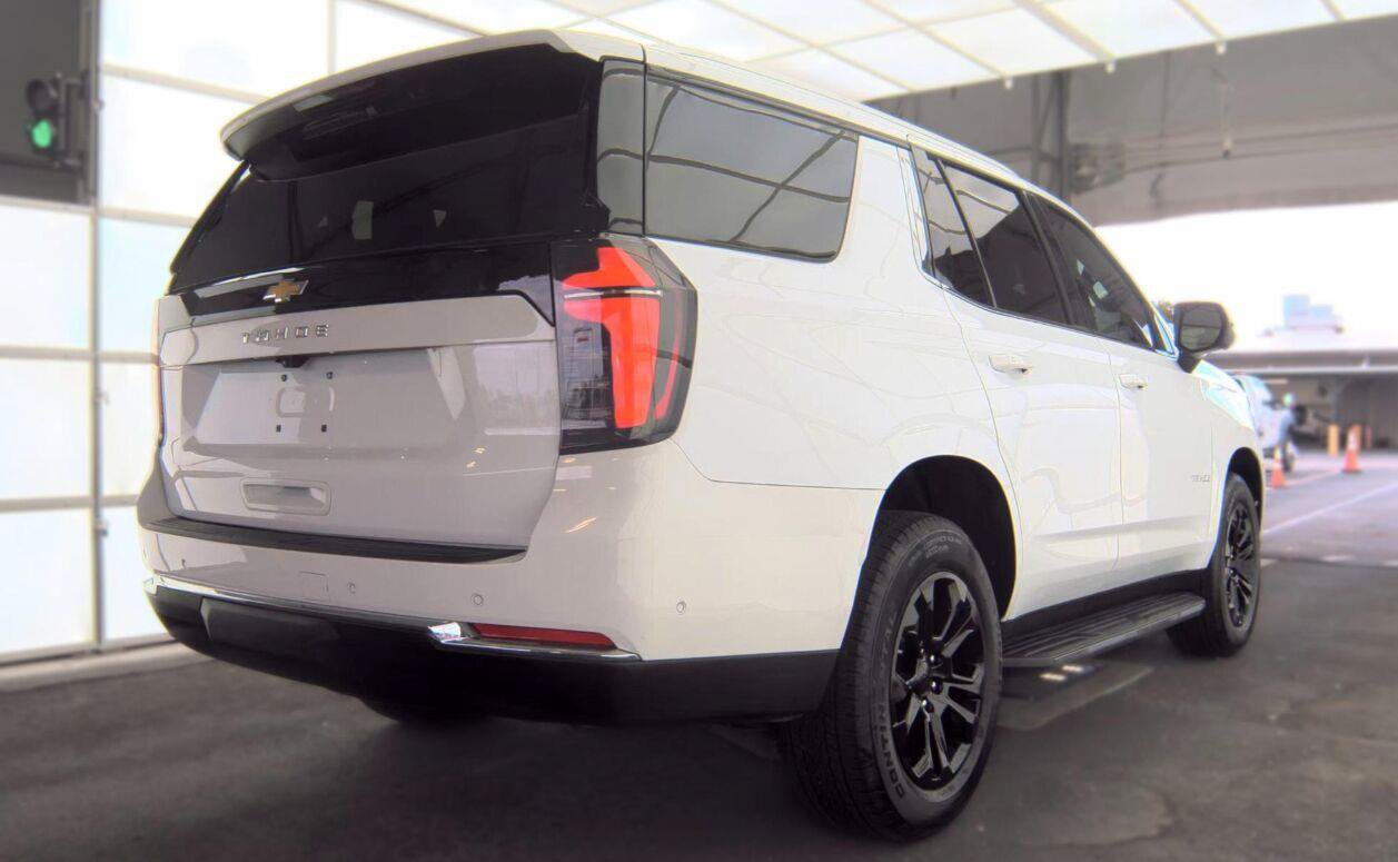 Used 2025 Chevrolet Tahoe LS RWD image 2