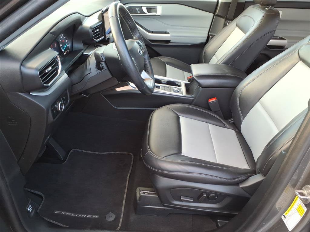 Used 2023 Ford Explorer XLT w/ Equipment Group 202A AWD/4WD image 5