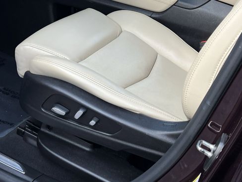 Used 2017 Cadillac XT5 Luxury w/ LPO, Wheel Lock Package image 12