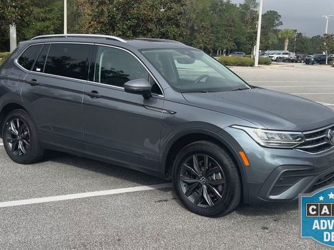 Certified 2022 Volkswagen Tiguan SE image 2