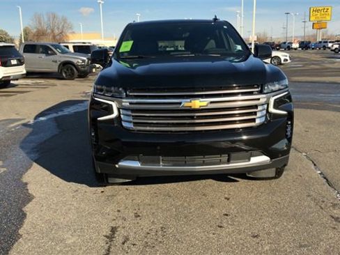Used 2024 Chevrolet Suburban High Country image 3