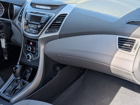 Used 2016 Hyundai Elantra SE FWD image 14