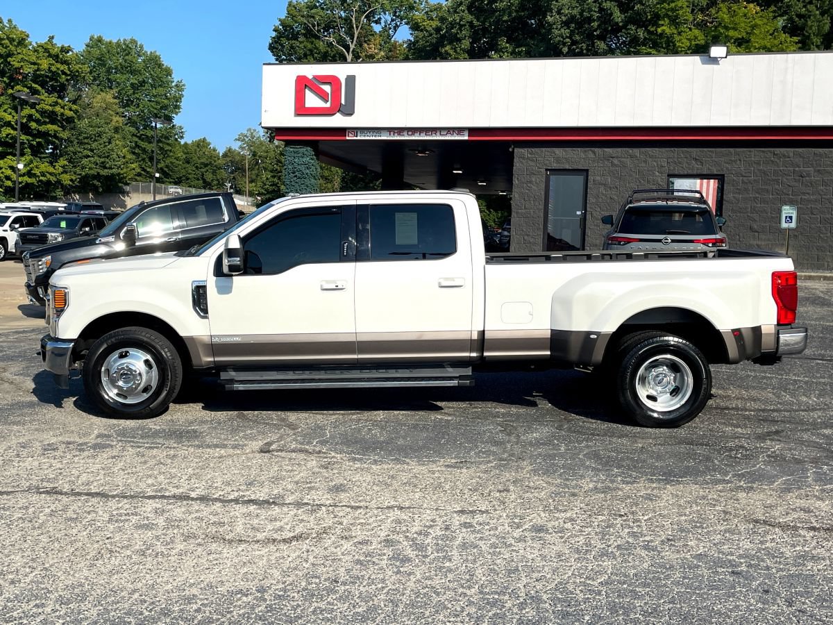 Used 2022 Ford F350 Lariat w/ Lariat Ultimate Package RWD image 3