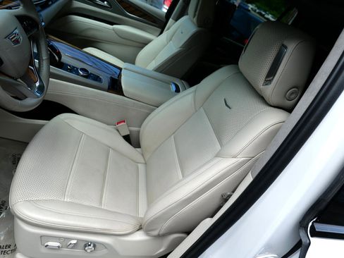 Used 2021 Cadillac Escalade Sport Platinum image 15