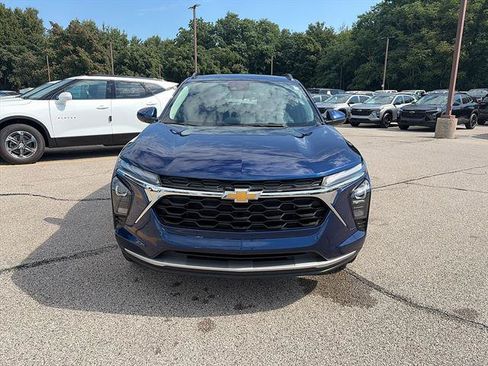 Used 2024 Chevrolet Trax LT w/ Driver Confidence Package FWD image 8