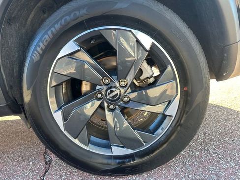 Used 2025 Nissan Rogue SV image 28