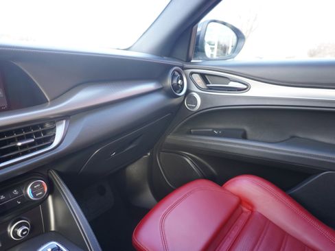 Used 2024 Alfa Romeo Stelvio Veloce image 25