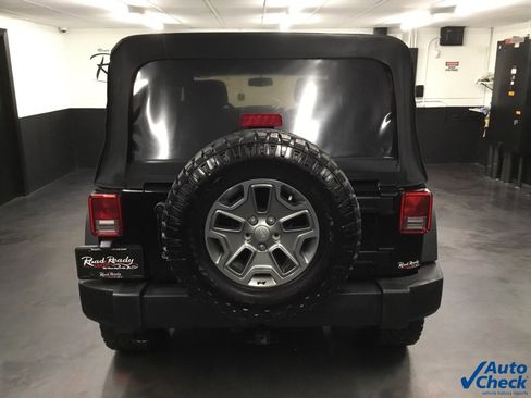 Used 2015 Jeep Wrangler Unlimited Rubicon w/ Connectivity Group image 9
