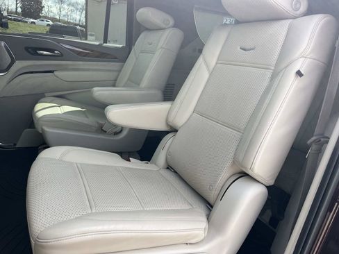 Used 2022 Cadillac Escalade ESV Sport Platinum image 19