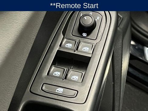 Certified 2022 Volkswagen Taos SE w/ Panoramic Sunroof Package image 16