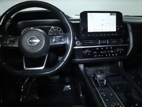 Used 2022 Nissan Pathfinder SL AWD/4WD image 27