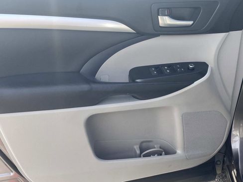Used 2019 Toyota Highlander XLE image 13