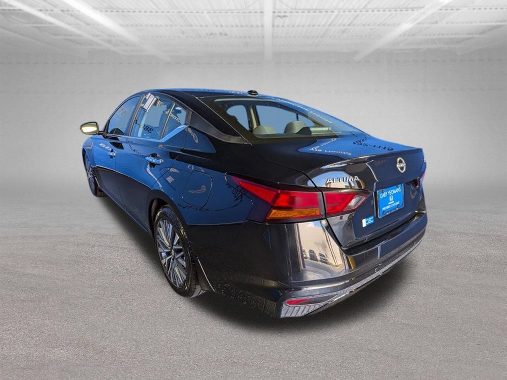 Used 2024 Nissan Altima 2.5 SV FWD image 7