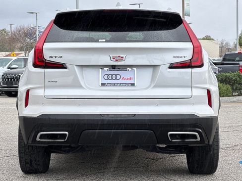 Used 2024 Cadillac XT4 Premium Luxury image 5
