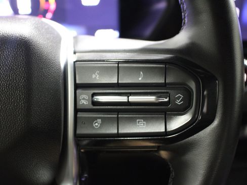 Used 2025 Chevrolet Colorado Trail Boss AWD/4WD image 13