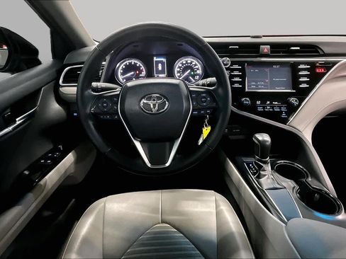 Used 2018 Toyota Camry SE FWD image 5