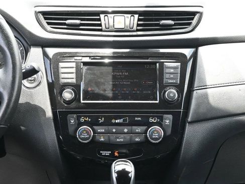Used 2020 Nissan Rogue SV w/ Premium Package FWD image 11
