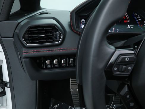 Used 2024 Lamborghini Huracan EVO image 28