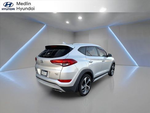Used 2018 Hyundai Tucson Sport image 3