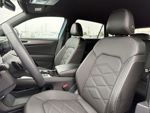 Used 2024 Volkswagen Atlas Cross Sport SE image 12