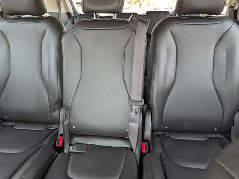 Certified 2026 Kia Carnival FWD image 13