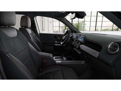 Used 2026 Mercedes-Benz GLB 250 4MATIC image 4