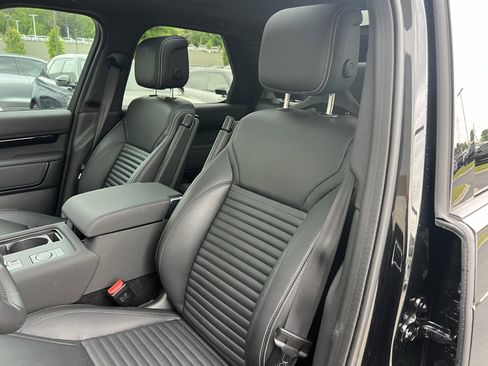 Certified 2025 Land Rover Discovery S AWD/4WD image 17