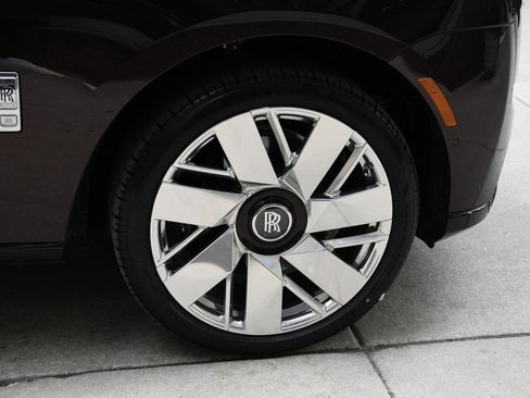 Used 2025 Rolls-Royce Cullinan image 31